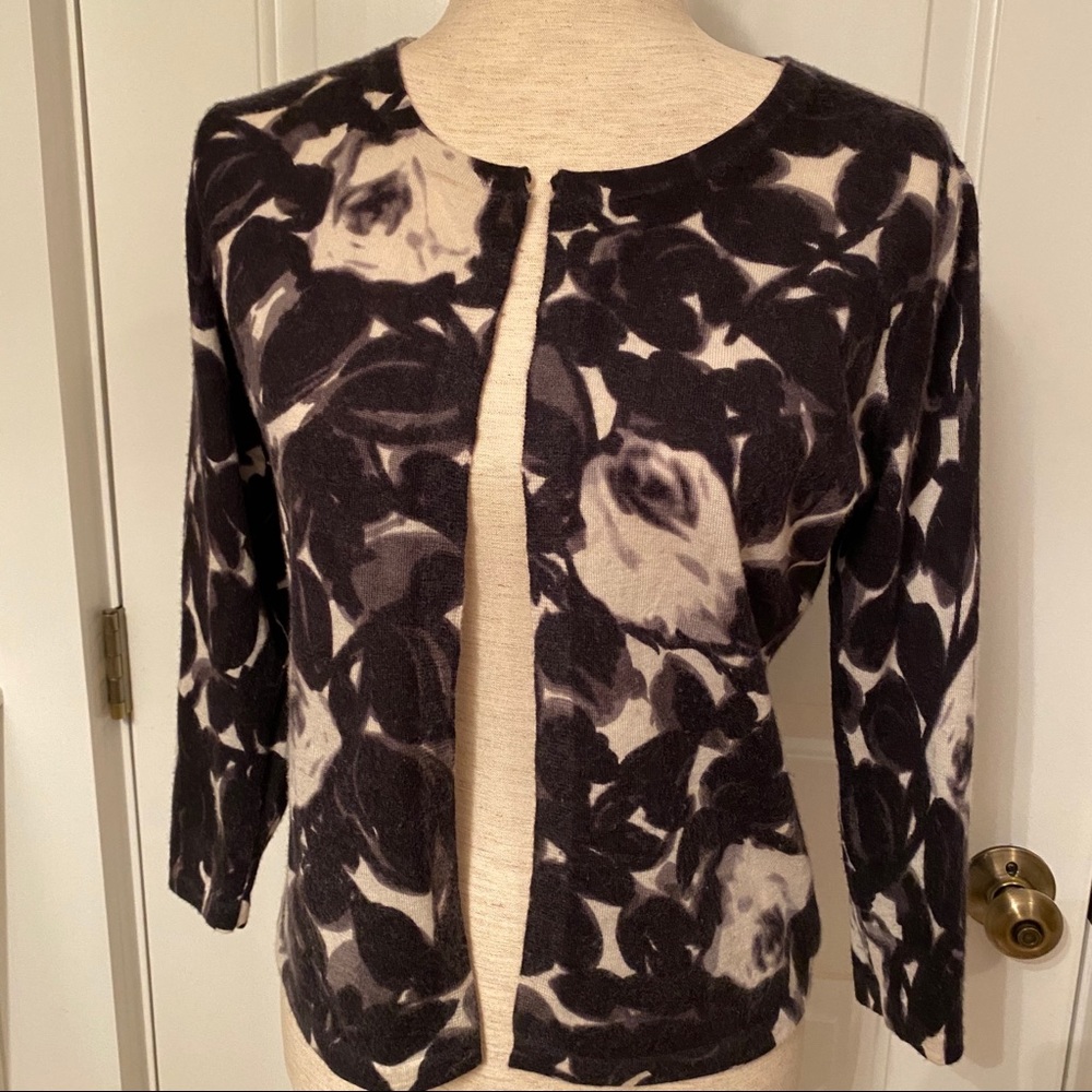 ANNE KLEIN SWEATER CARDIGAN BLACK WHITE CASHMERE FLORAL 3/4 SLEEVE Size XS - Picture 2 of 9